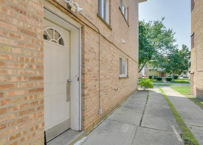 Holiday home Walk To Train: Convenient Condo!