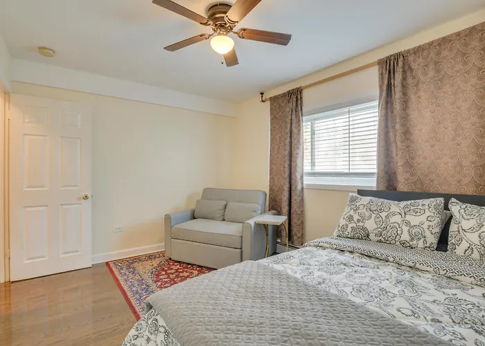 Walk To Train: Convenient Condo! * Skokie
