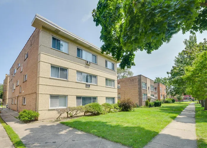 Walk To Train: Convenient Condo!