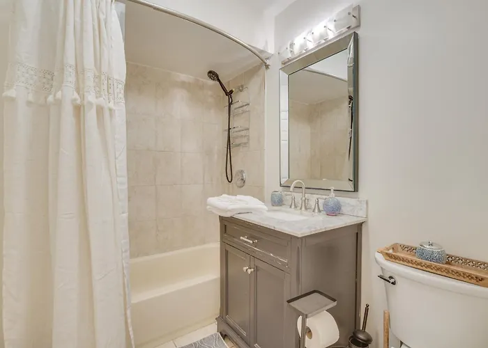 Walk To Train: Convenient Condo! *