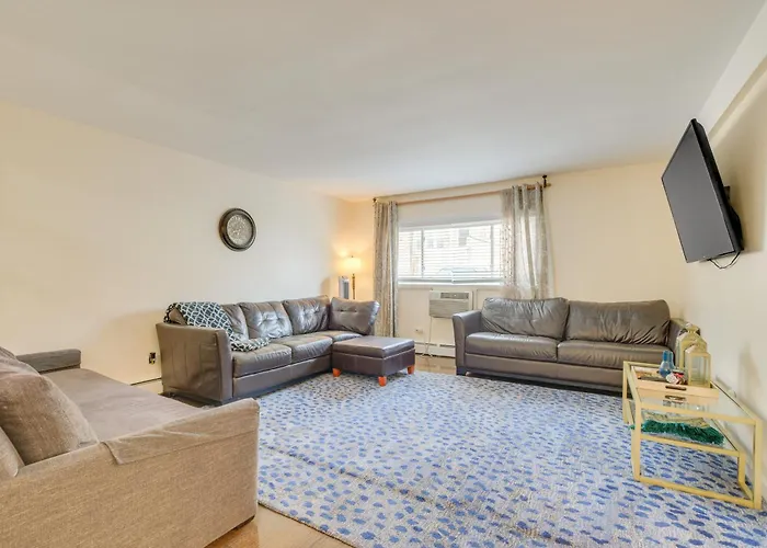 Walk To Train: Convenient Condo! * Skokie