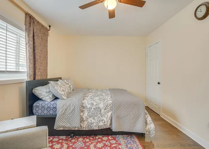 Walk To Train: Convenient Condo!