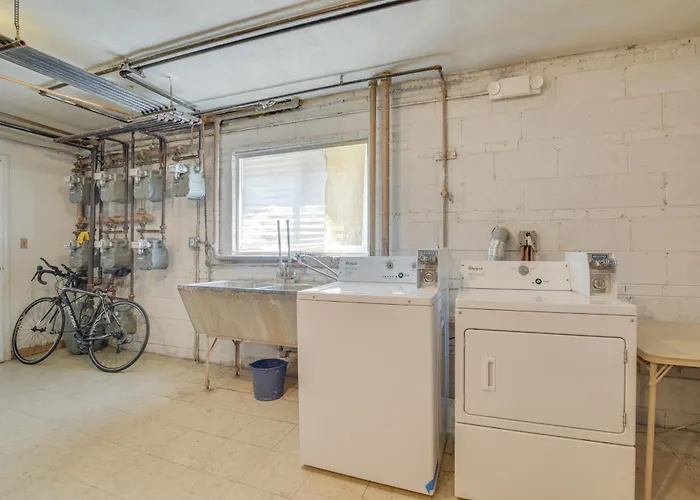 Walk To Train: Convenient Condo! * Skokie
