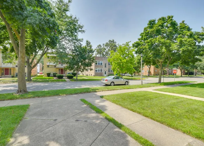 Walk To Train: Convenient Condo! Holiday home Skokie